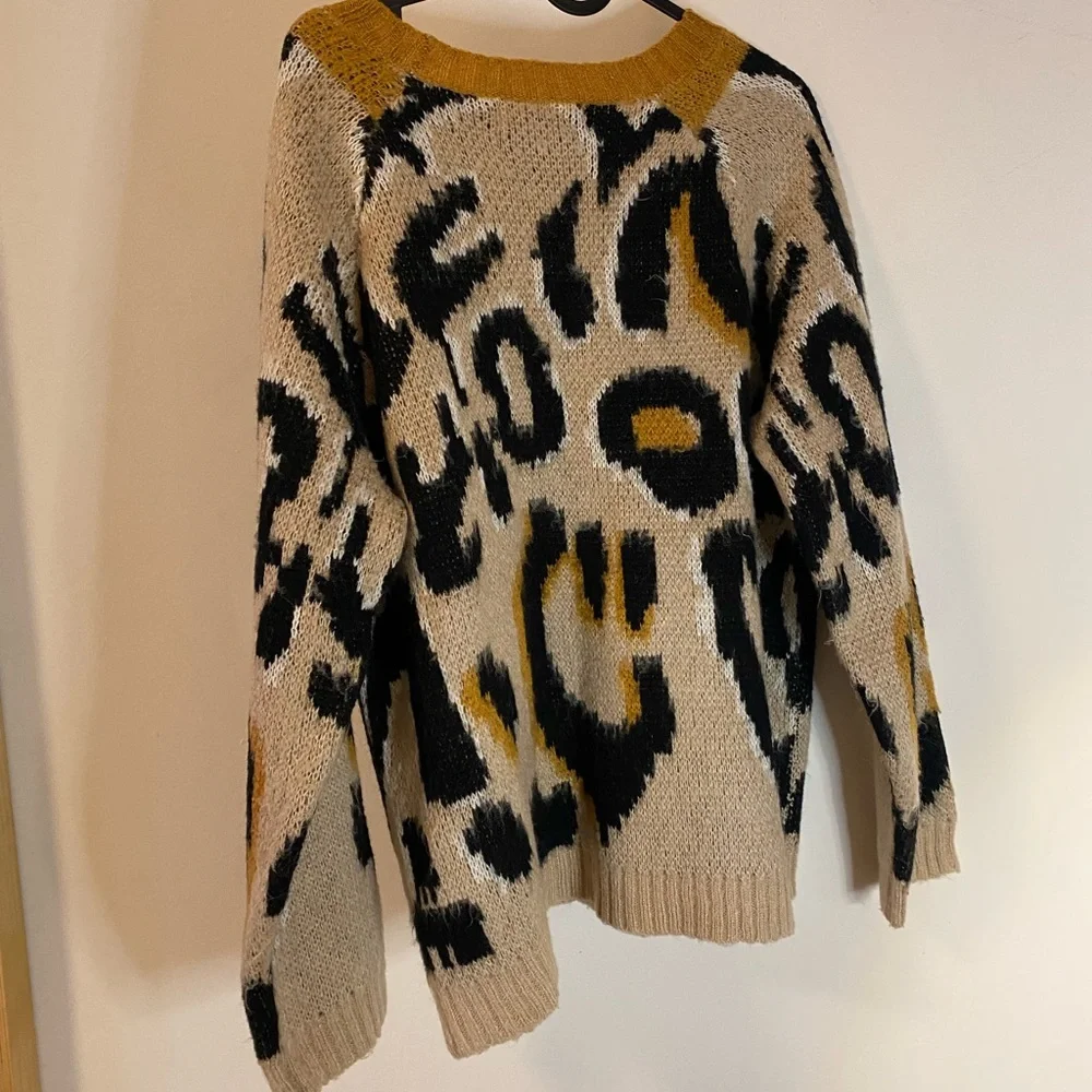 Alice Blue Animal Print Sweater - Large - Picture 2 of 4